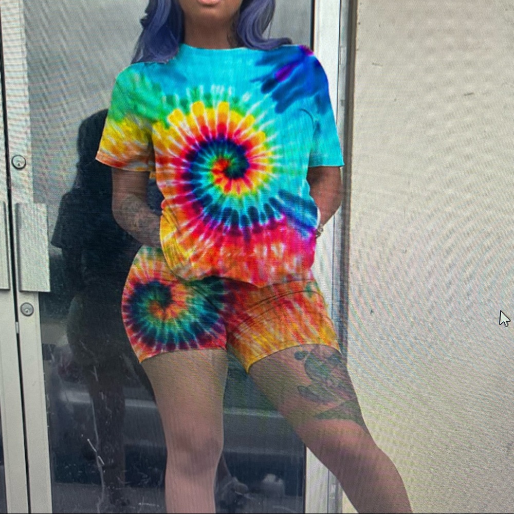 NWOT Women’s Two Piece Shorts and Short Sleeve Shirt Tie Dye Set - Picture 1 of 8
